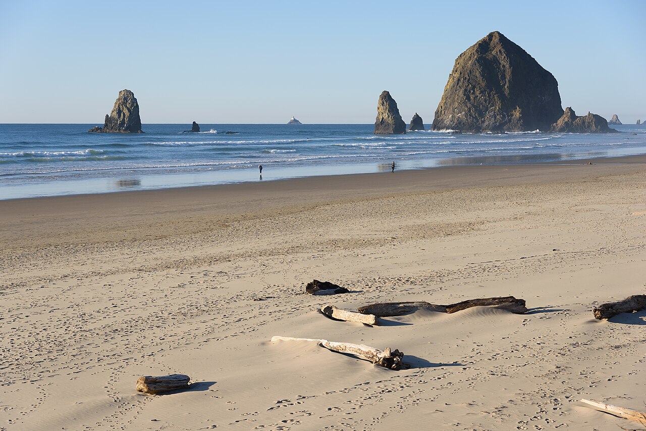 Haystack Rock and the needles on the wide sandy beach at Cannon Beach, Oregon